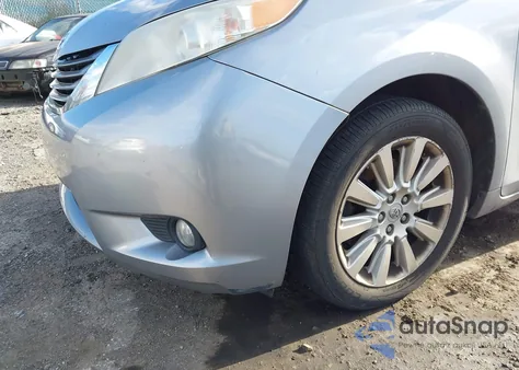 2012 Toyota Sienna Xle 7 Passenger z USA, uszkodzony, nr VIN 5TDDK3DC2CS030751